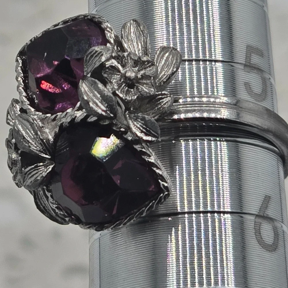 Vintage Sarah Coventry Love Story Ring Silver Tone Purple Heart Glass Flower 5.5